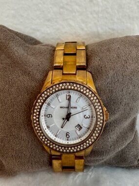 Michael Kors Rose Gold Watch Crystal Bezel Roman Numerals Mother of Pearl Dial